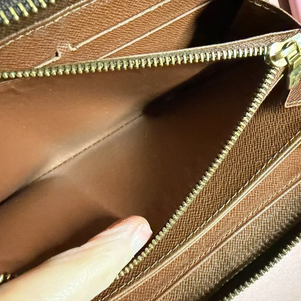 Louis Vuitton Monogram Zippy Wallet CA0029 - Picture 10 of 16